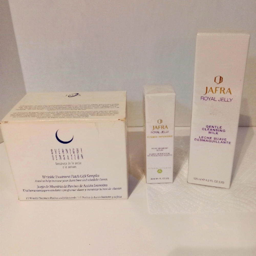 JAFRA Lot of 3.‎ Royal Jelly Gentle Cleansing Milk, Pore Minimizer Serum & ...